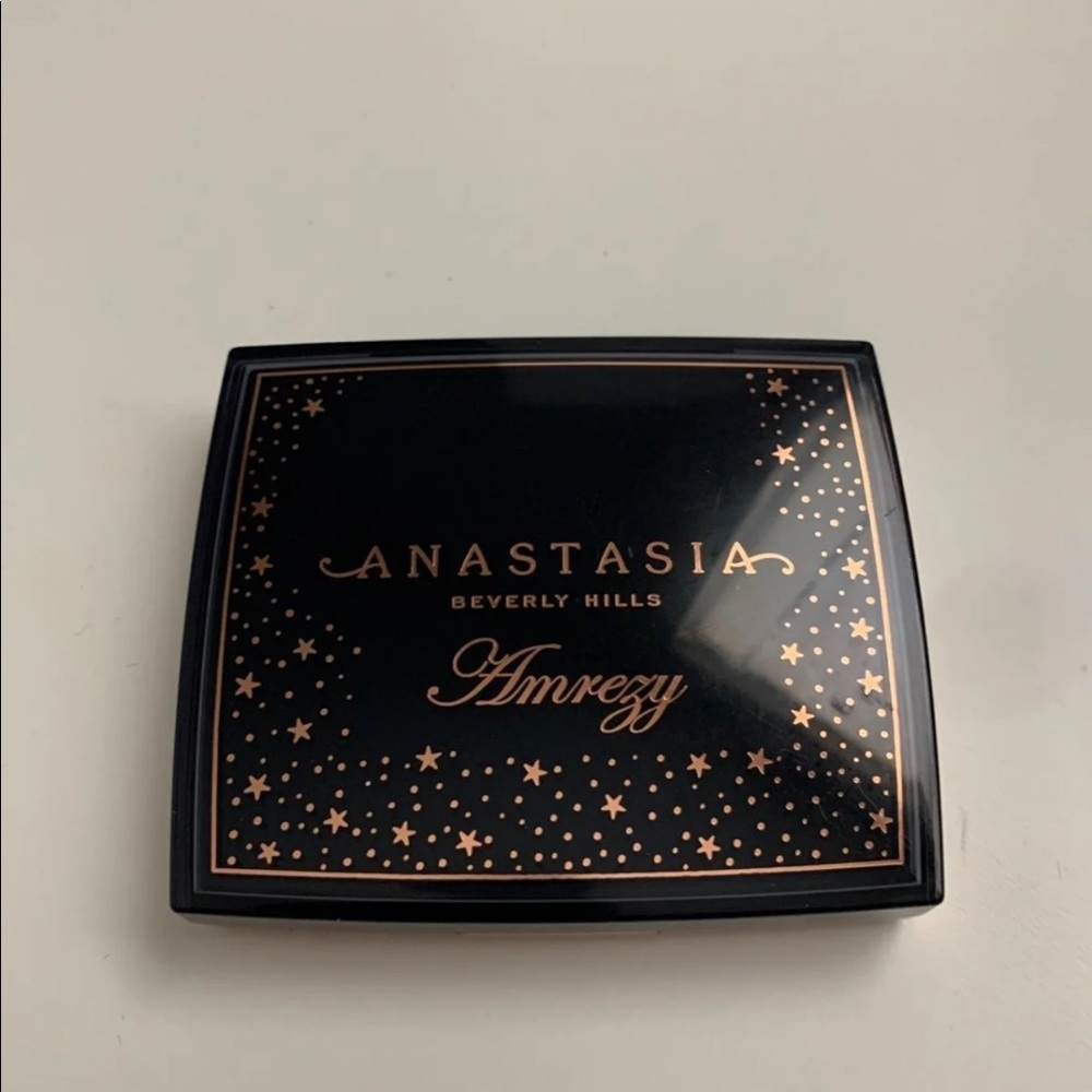 Anastasia Beverly Hills Amrezy highlighter